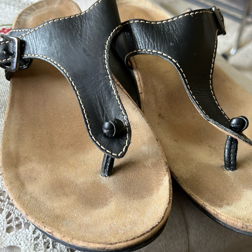 LL Bean black flat sandals size 9 adjustable width
